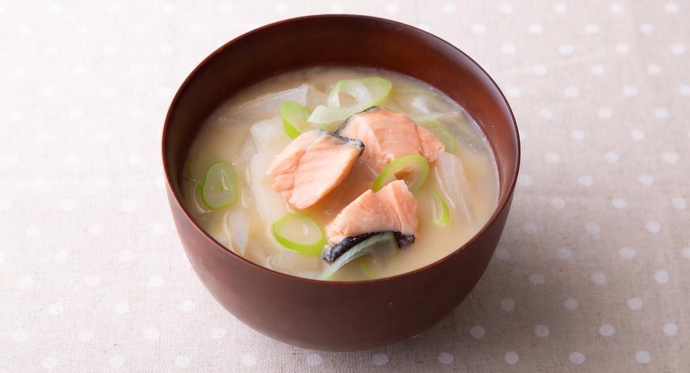 鮭と大根の甘酒味噌汁